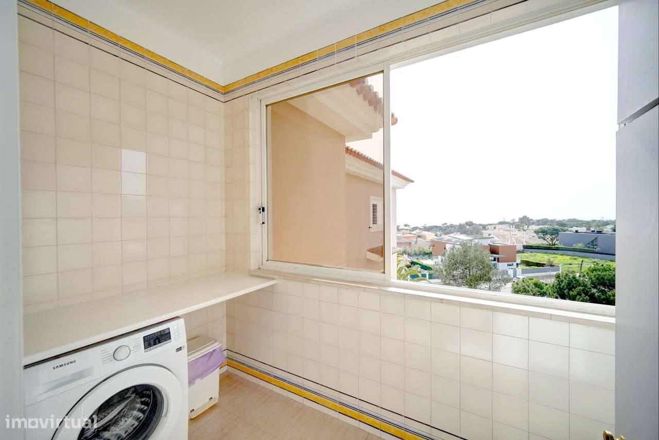 T2 com Vista Mar na Costa da Guia | Último Piso com Garagem Box Dupla-11