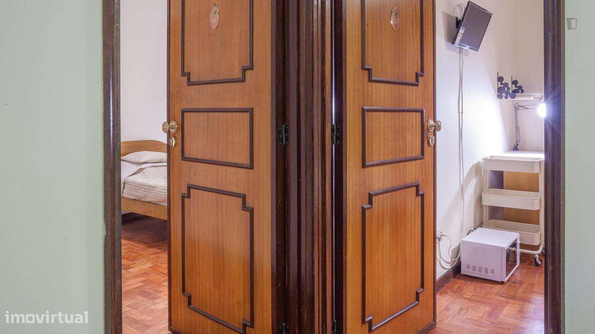 Quarto - localizado em Paranhos Porto - Grande imagem: 5/10