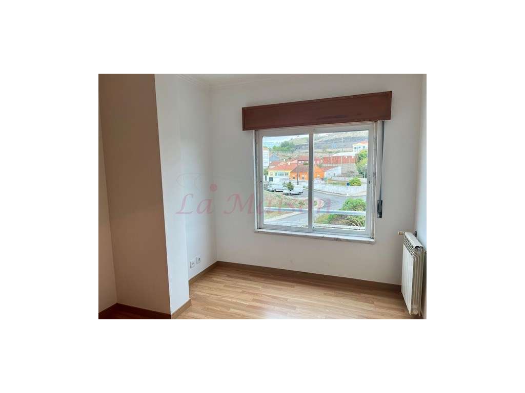 Apartamento T3+1 em Casal de Cambra-19