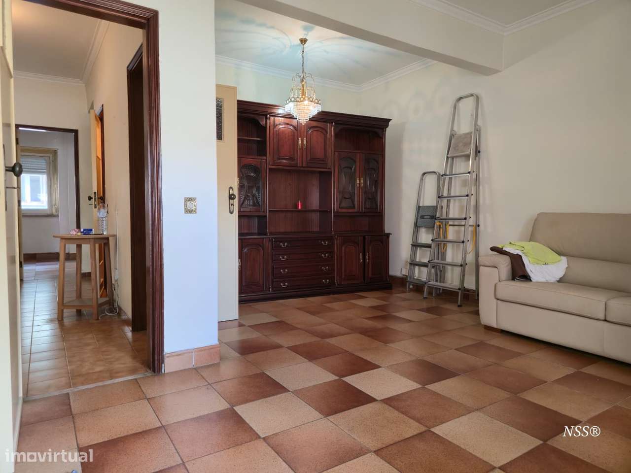 Apartamento T2 com quintal e anexo na Amadora-6