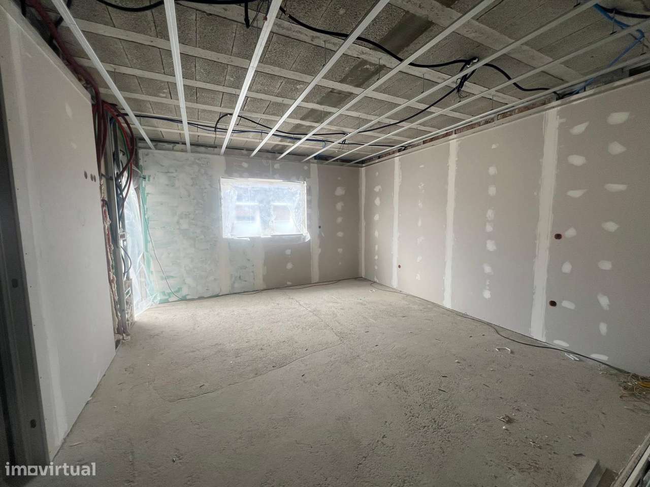 Moradia T4 em Fase Final de Construção com Piscina — Centro de Chaves-25