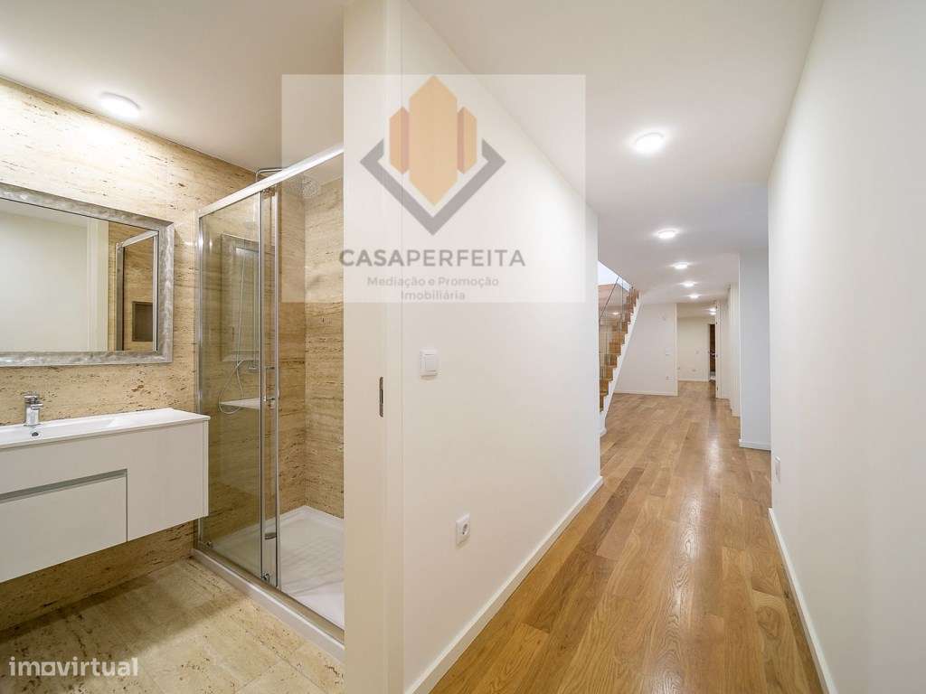 Luxuosa Moradia T4 a 150 metros da Praia - Madalena-11