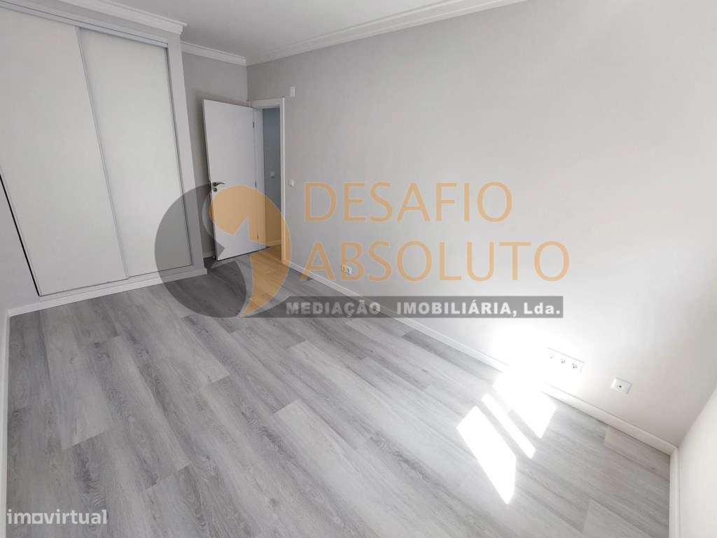 Apartamento T2 totalmente Remodelado c/ Arrecadação. Corroios-18