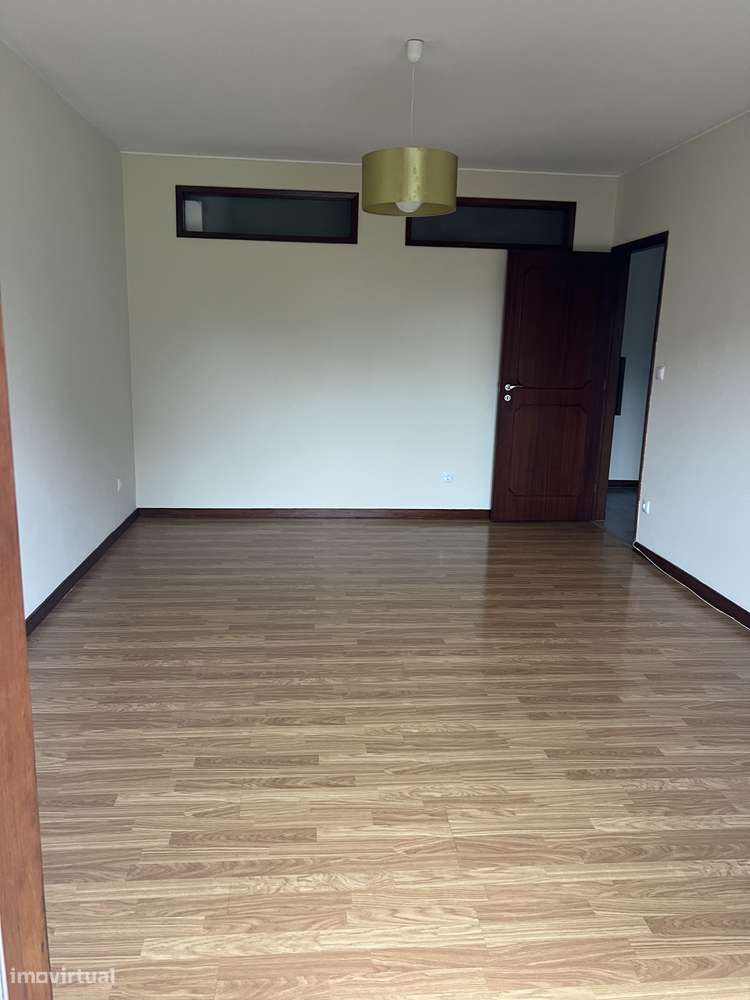 T1 c/Varanda-Campanhã-a 200m do Jardim do Corujeira - Grande imagem: 3/8