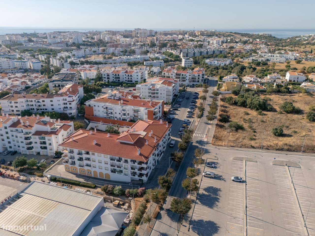 Apartamento de 2 Quartos em Lagos — Conforto, Localização e Potencial-24