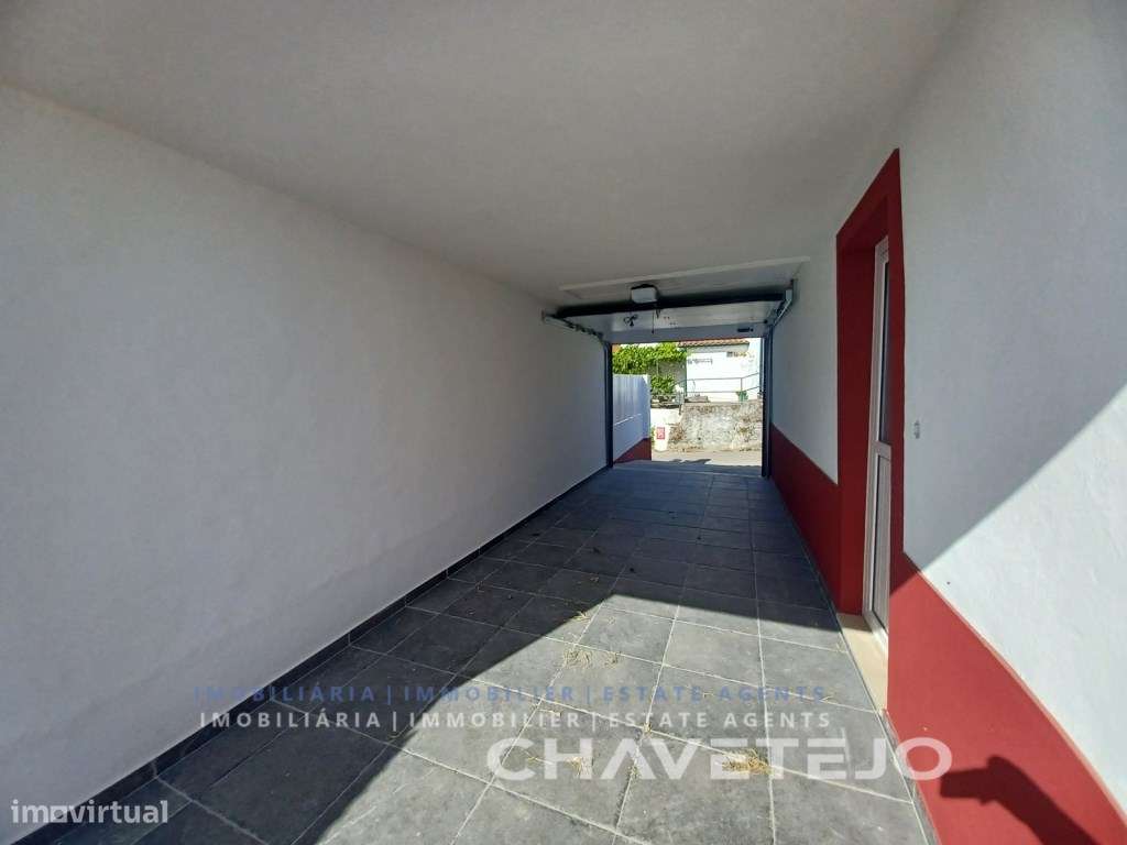 Moradia T2 recuperada com logradouro próxima de bons acessos. - Grande imagem: 5/28