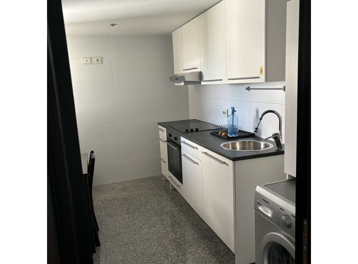 Apartament 2 camere cu balcon și vedere urbană - Imagine principală: 4/12