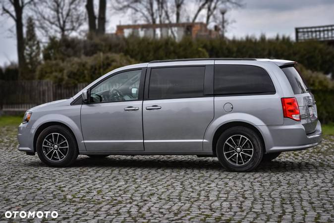 Dodge Grand Caravan - 6