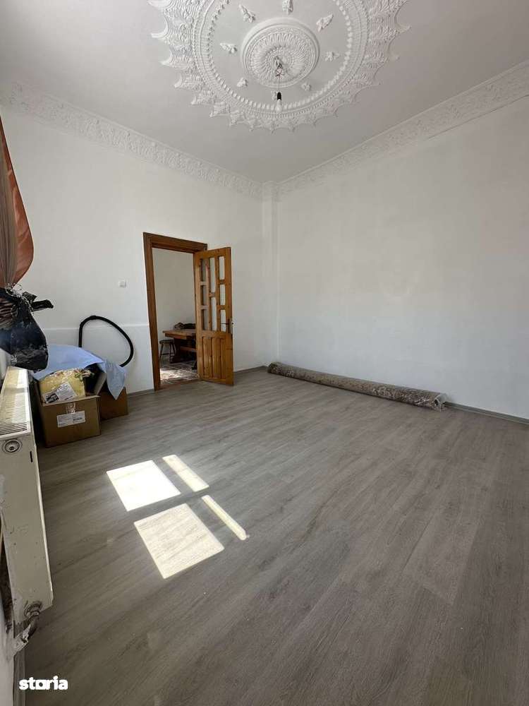 Casă cu 2 camere de vânzare în zona Grivita - Imagine principală: 4/13