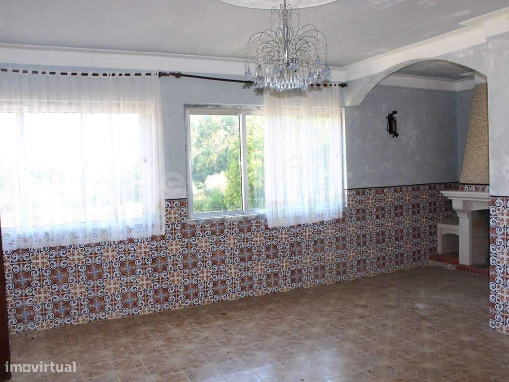 Moradia inserida num lote de 1225 m2 em Ferreira do Zêzere - Grande imagem: 5/29