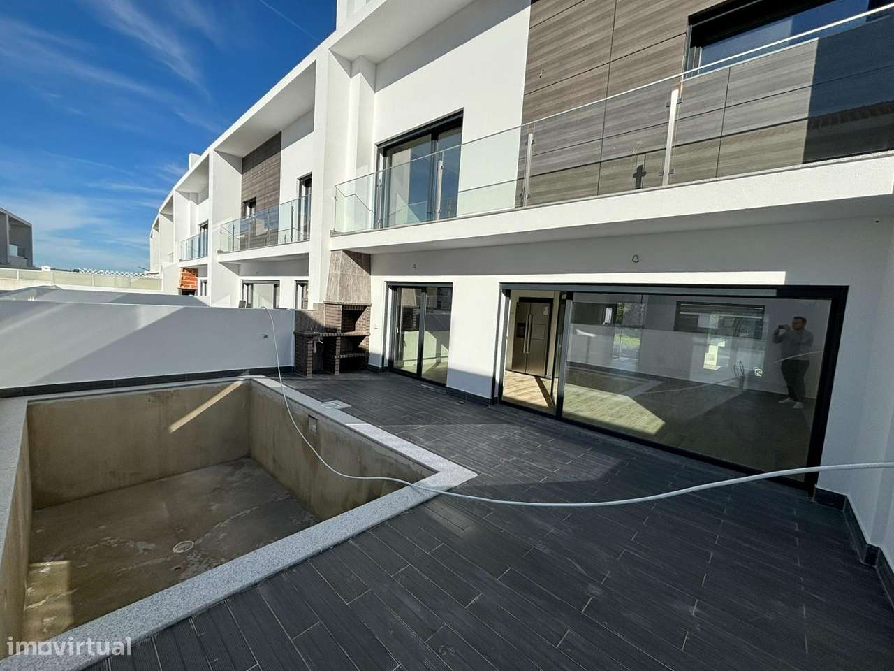 Moradia T4 com 3 suítes em banda com piscina, Alcochete!! - Grande imagem: 5/31
