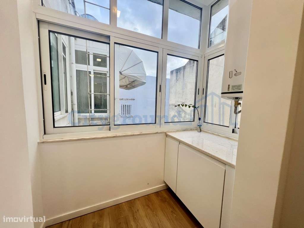 T2 totalmente renovado com excelente luminosidade e vista lateral p...-16