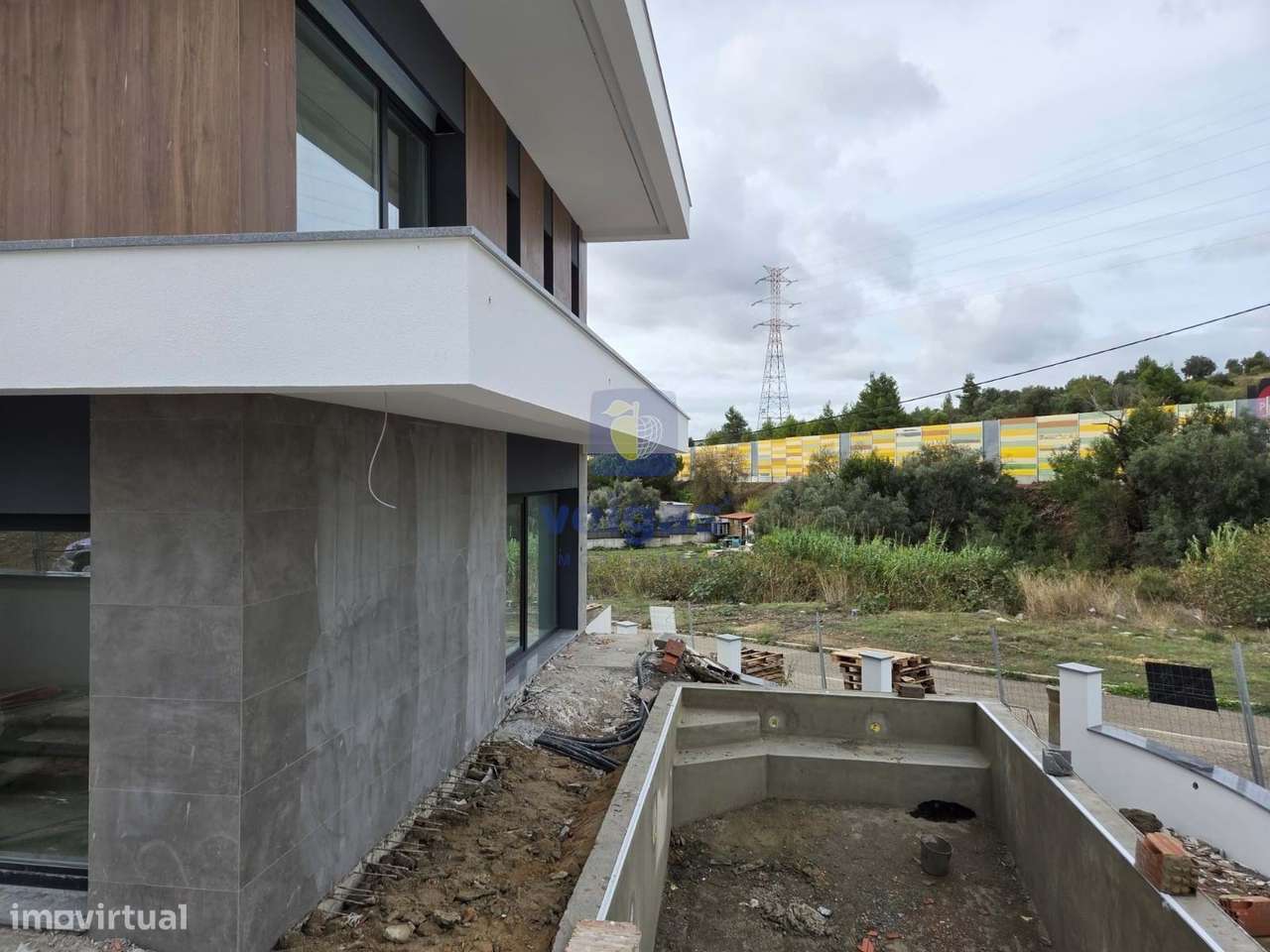 Moradia T4 C/ Piscina -  Bairro Primavera-15