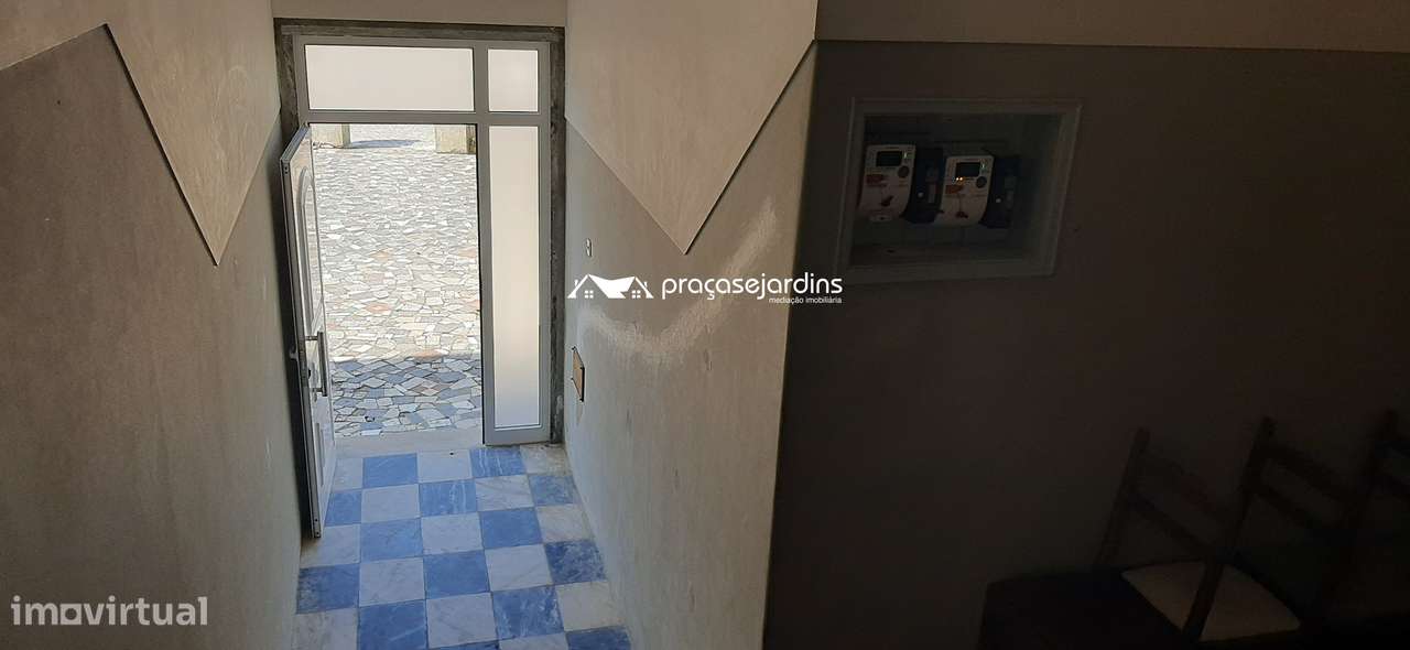 Prédio com 3 Apartamentos-10