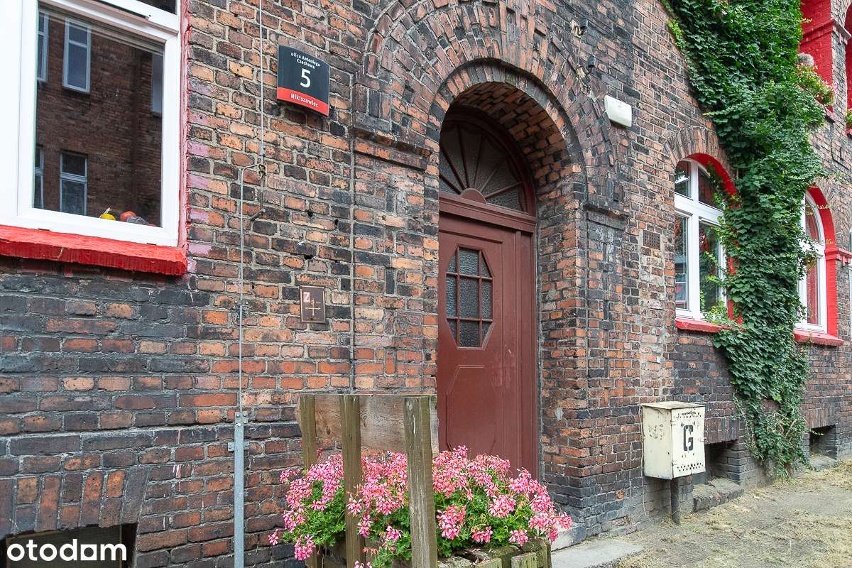 Nietuzinkowa kawalerka na zabytkowym Nikiszowcu-12