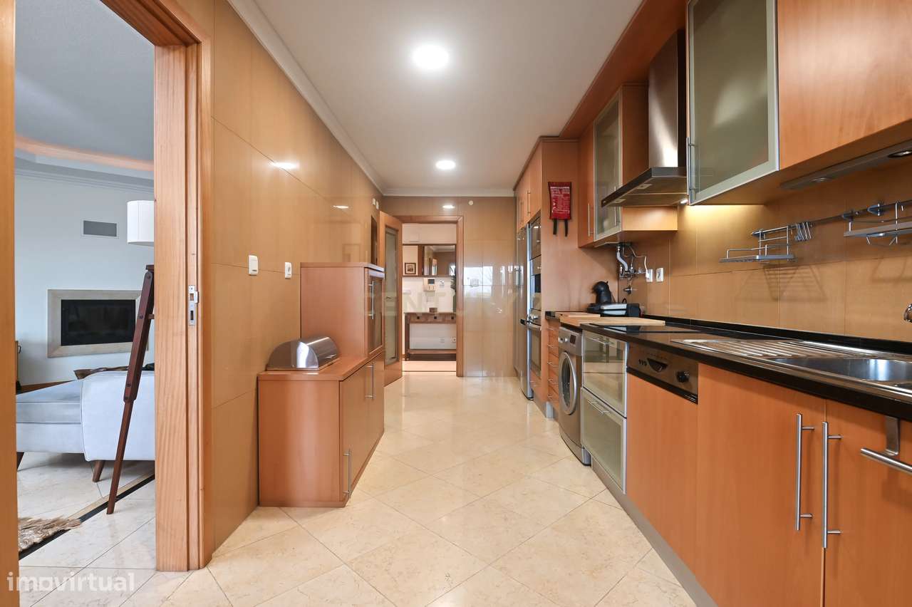 Apartamento T2 com garagem box e acessos adaptados na Urbanização Oute-10