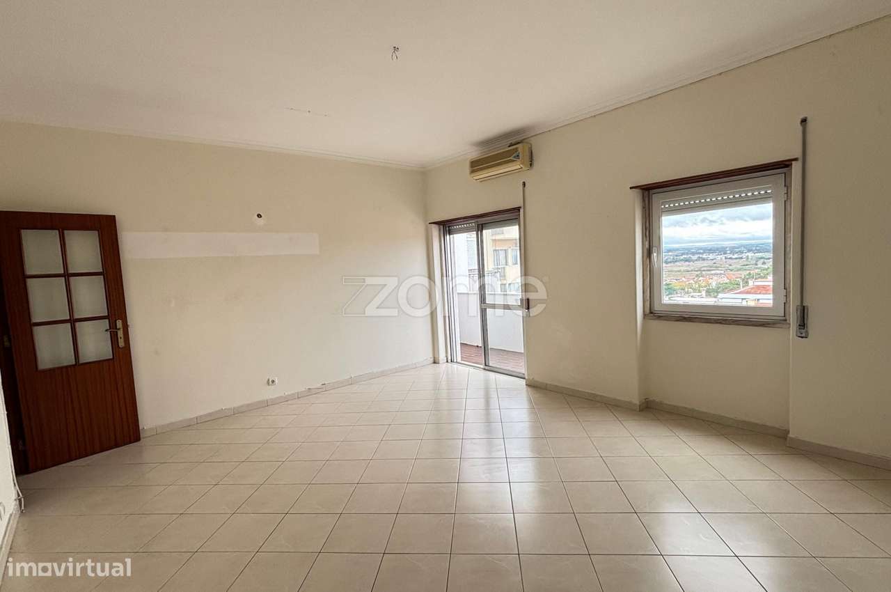 Apartamento de 4 Assoalhadas Qta do Rouxinol - Grande imagem: 2/30