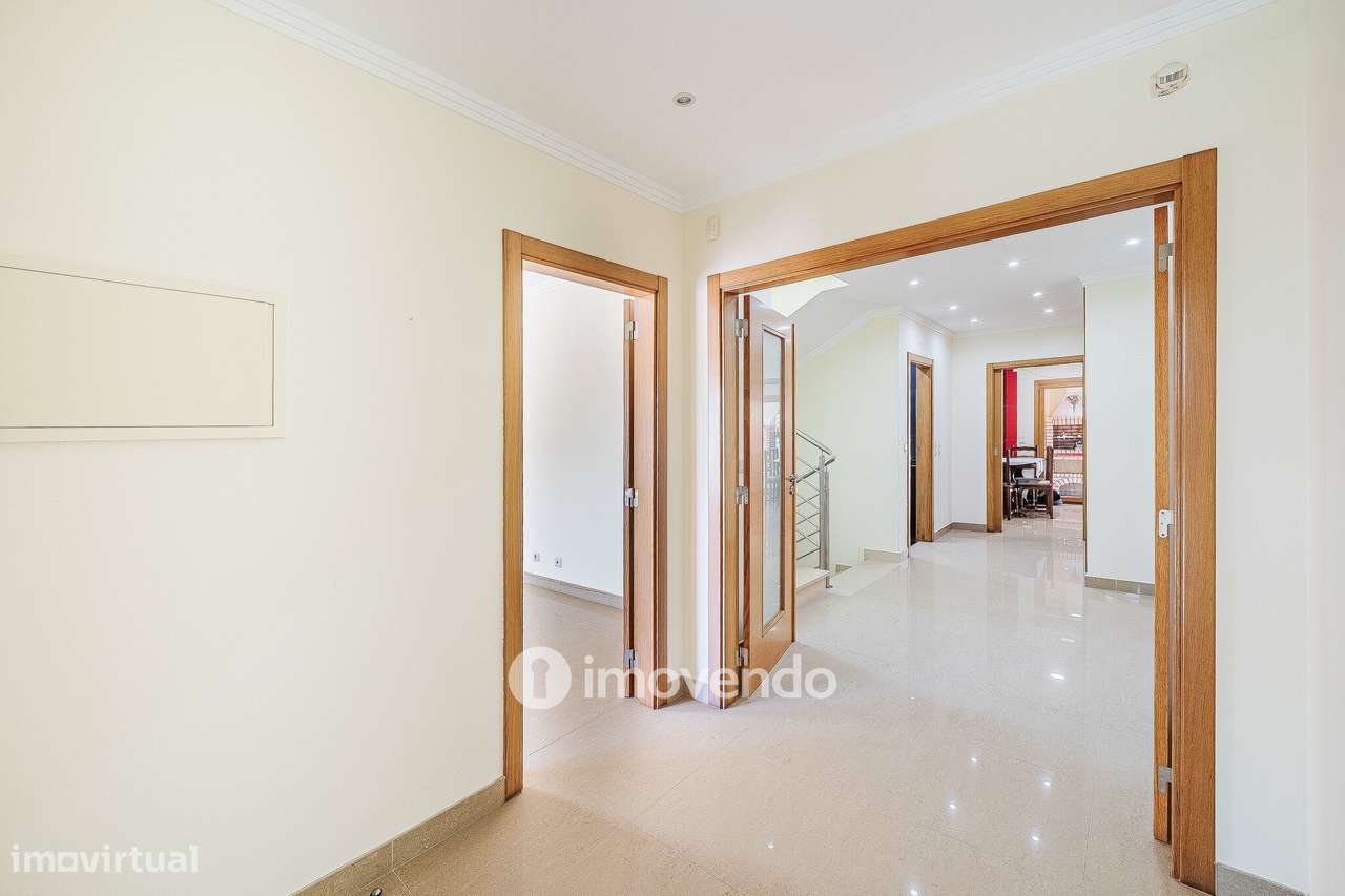 Moradia T4, com condomínio com piscina, em Almargem do Bispo-39