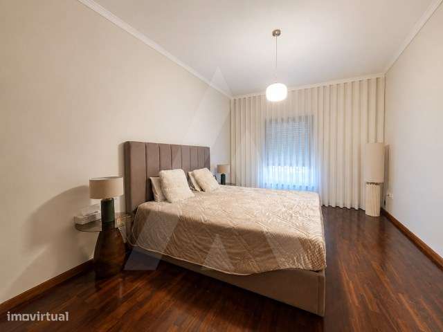 Apartamento T2 com terraço e garagem na Mamarrosa-12