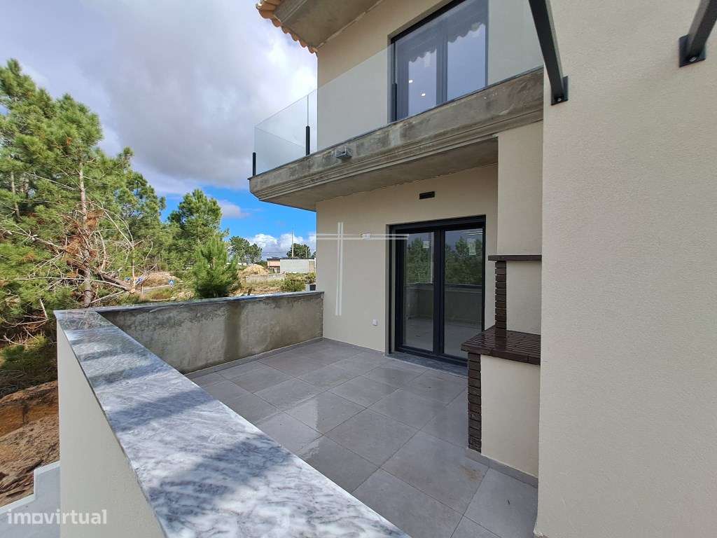 Moradia isolada T4, arquitetura tradicional com garagem e piscina -... - Grande imagem: 5/30