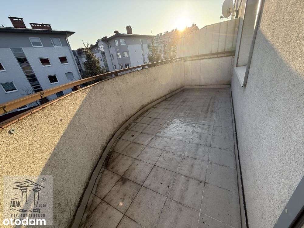 3 pokojowe Literacka , osobna kuchnia duży balkon , piwnica , garaż-6