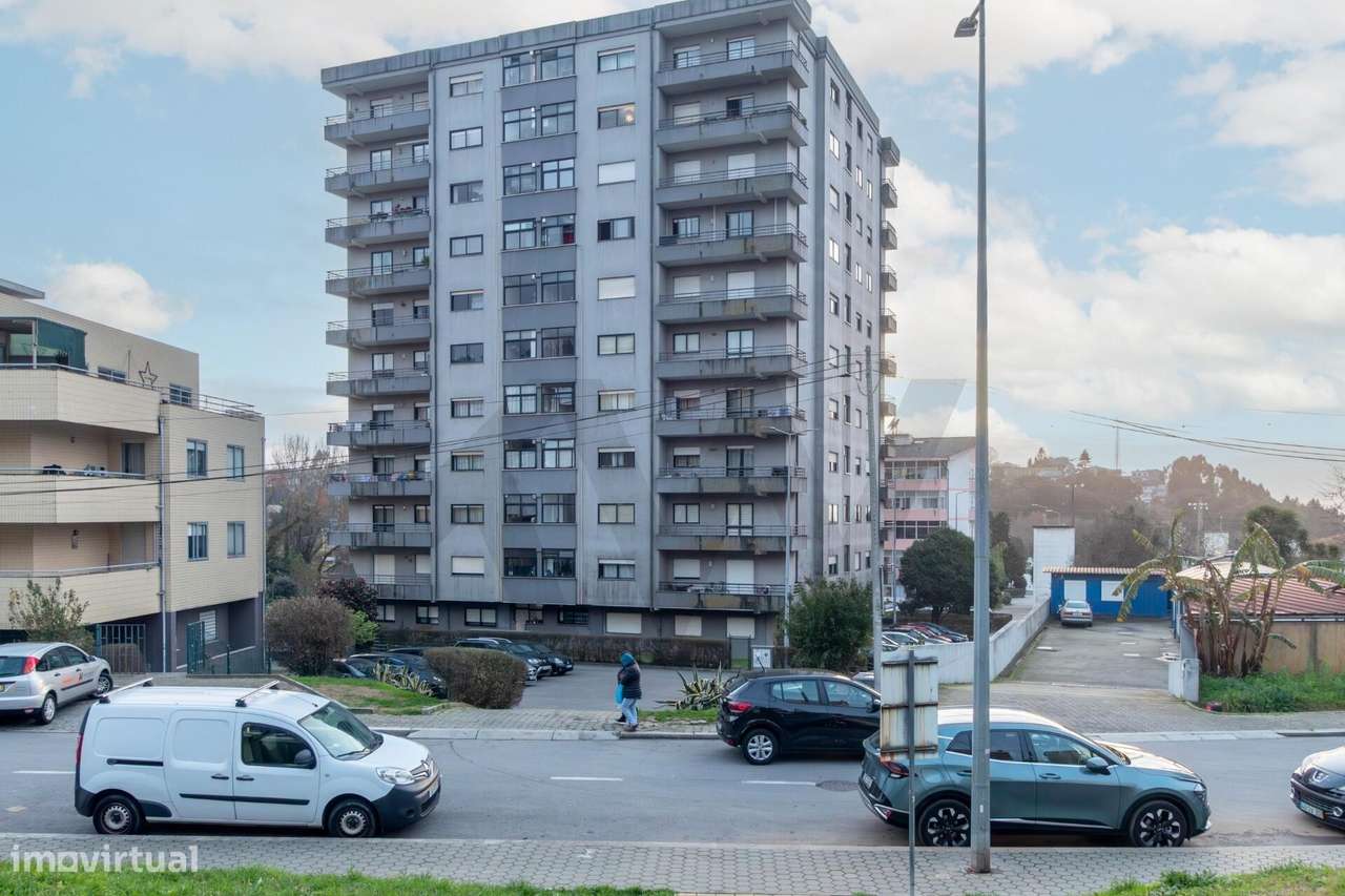 Apartamento T2 em Mafamude – Localização Privilegiada com Vistas Desaf-38