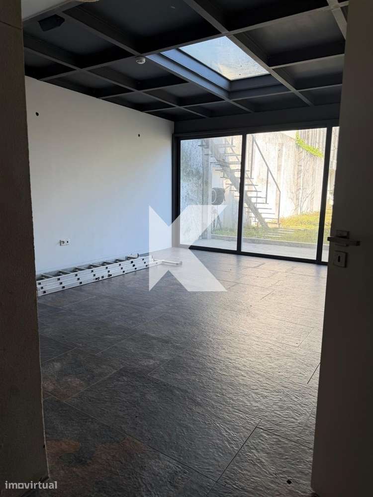Loja nova com Jardim no Centro do Porto – Ideal para Comércio ou Resta - Grande imagem: 5/16