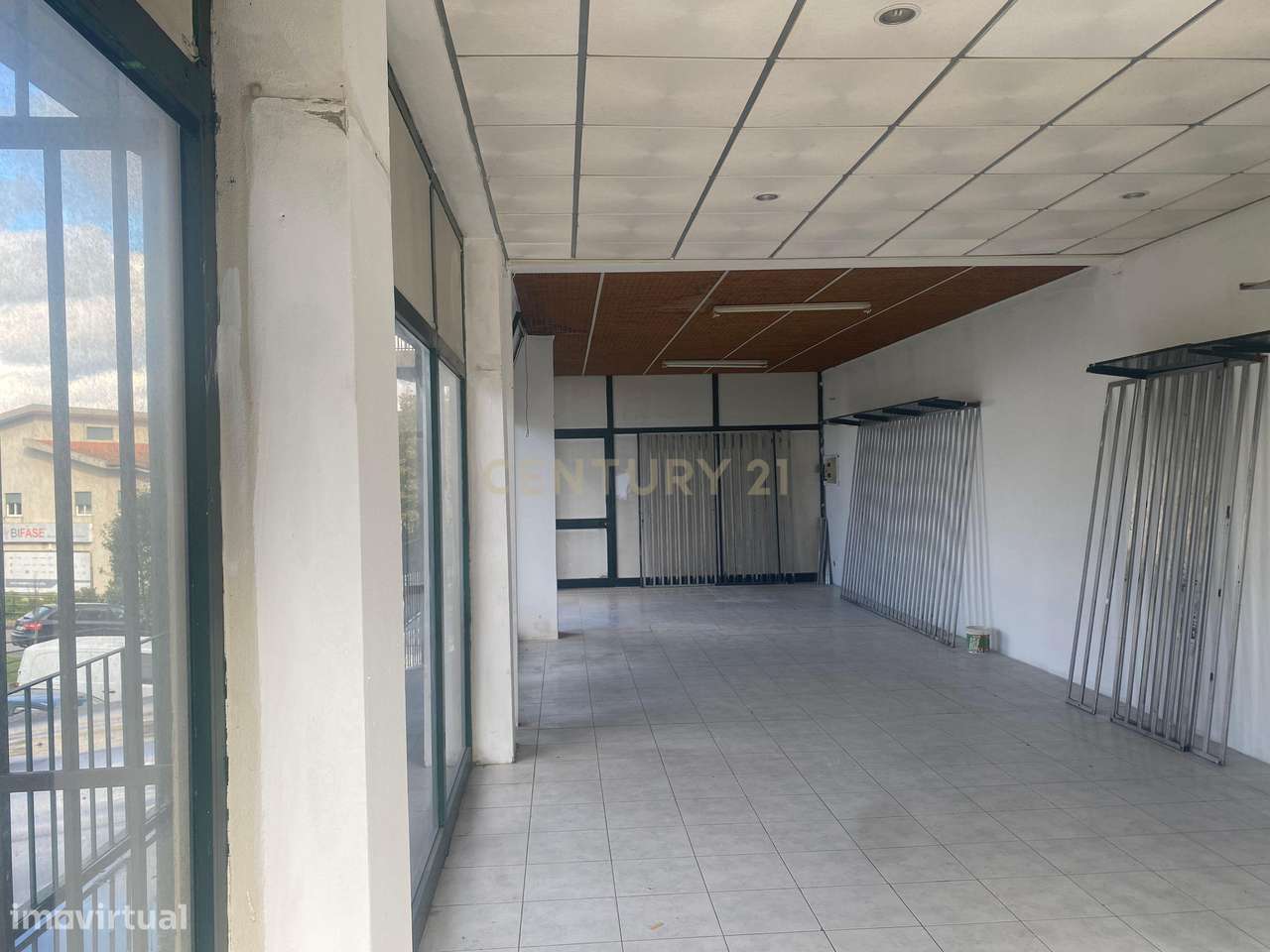 Loja em Paredes com Vista e Excelente Localização - Junto Estação Comb - Grande imagem: 5/12