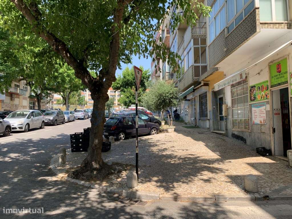 Prédio para rendimento na Cova da Piedade, Almada-10