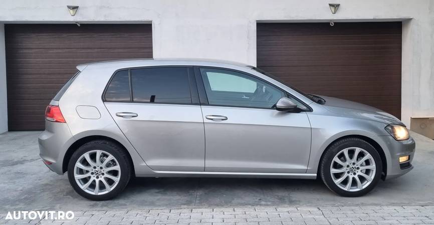 Volkswagen Golf - 8