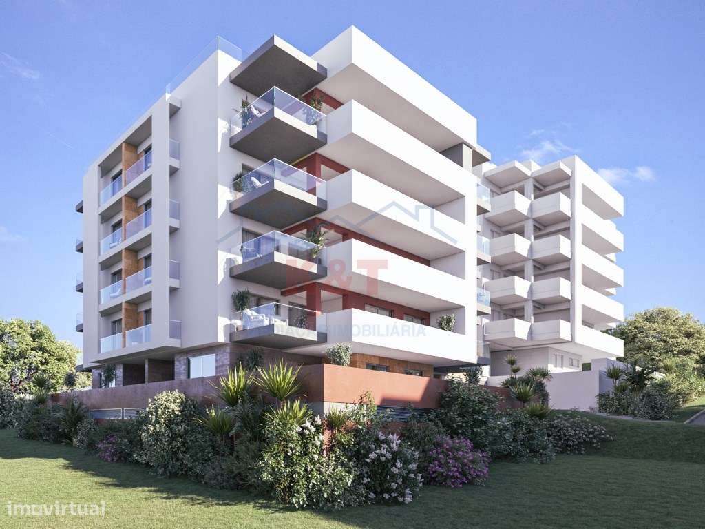 Apartamento T3 Novo com varandas espaçosas e piscina-10