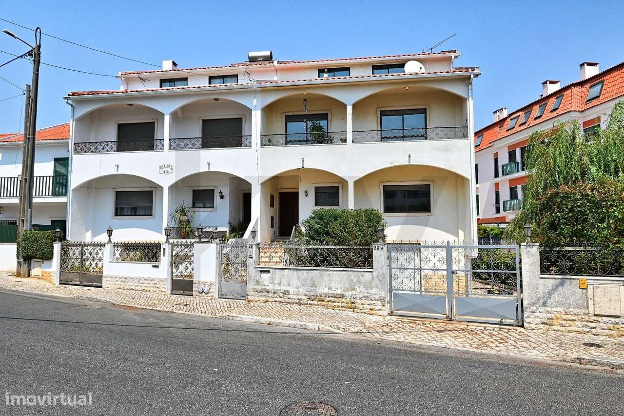 Moradia T4+1 com Jardim, Sótão Suíte e Garagem Ampla – Mem Martins, Si - Grande imagem: 1/43