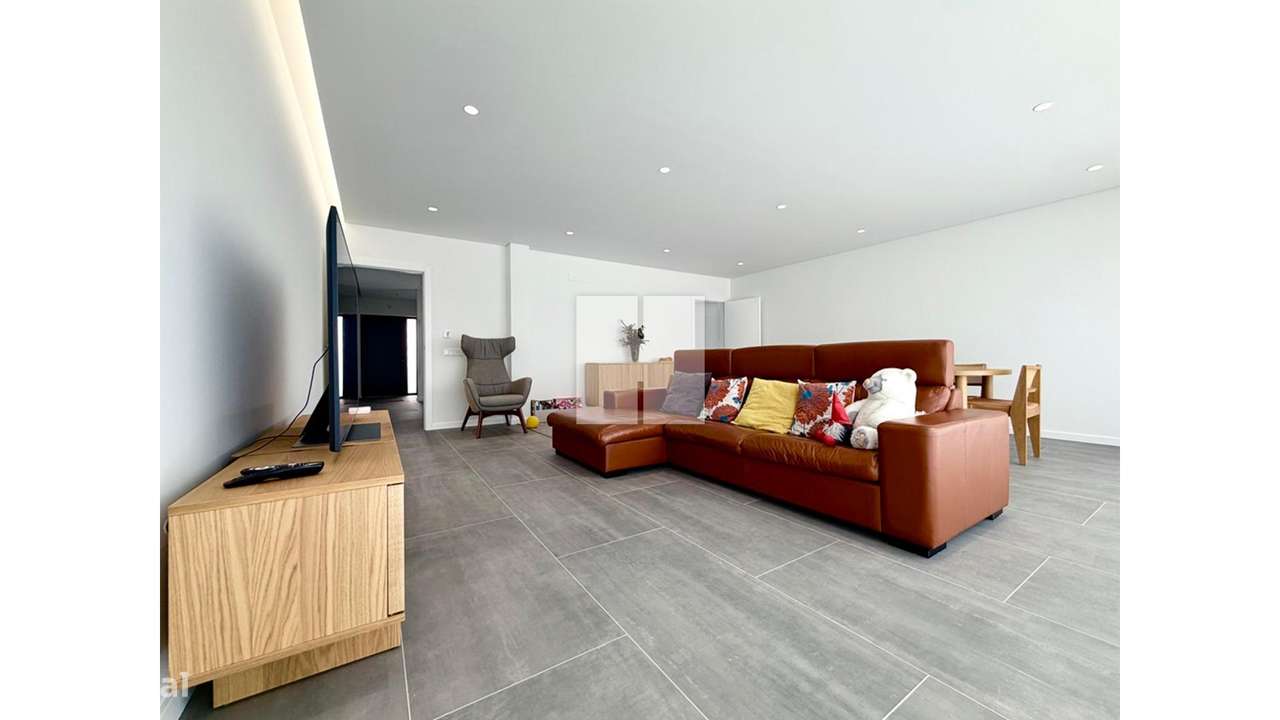 Moradia T4 Nova e Completa-25