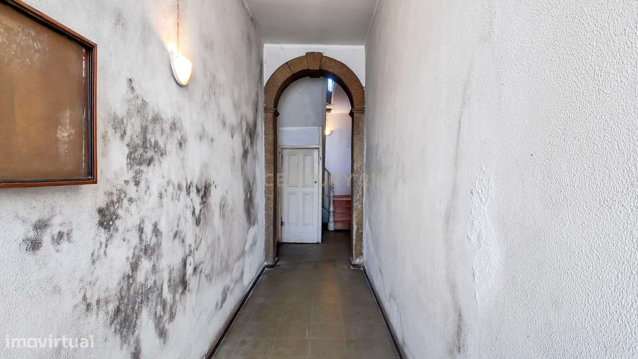 Prédio para reconstrução no Freixo / Gondomar - Grande imagem: 4/32