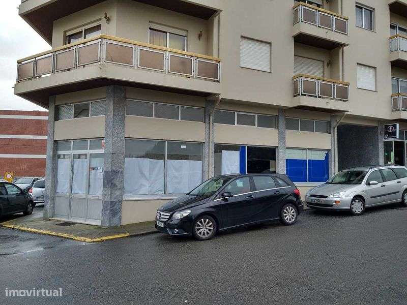 Loja com excelente espaço, grandes montras e pé direito alto - Grande imagem: 4/4