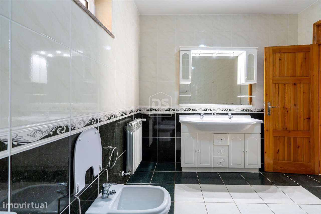 Exclusiva Propriedade Frente Mar com Piscina e Vista Panorâmica | Pare-8