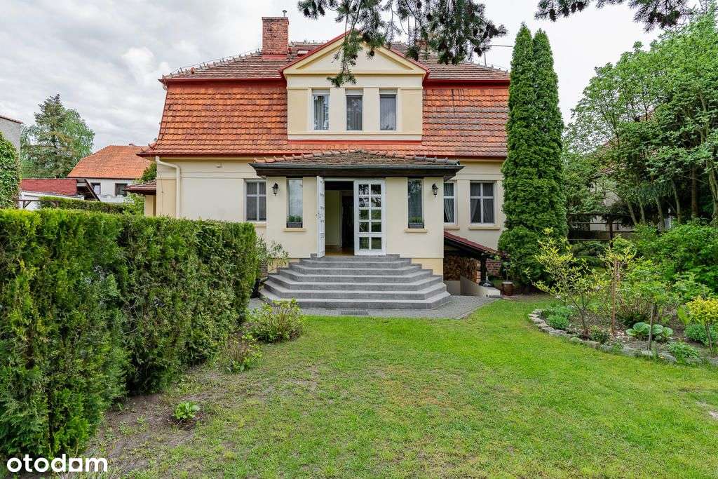 Willa w klasycznym stylu z ogrodem-14