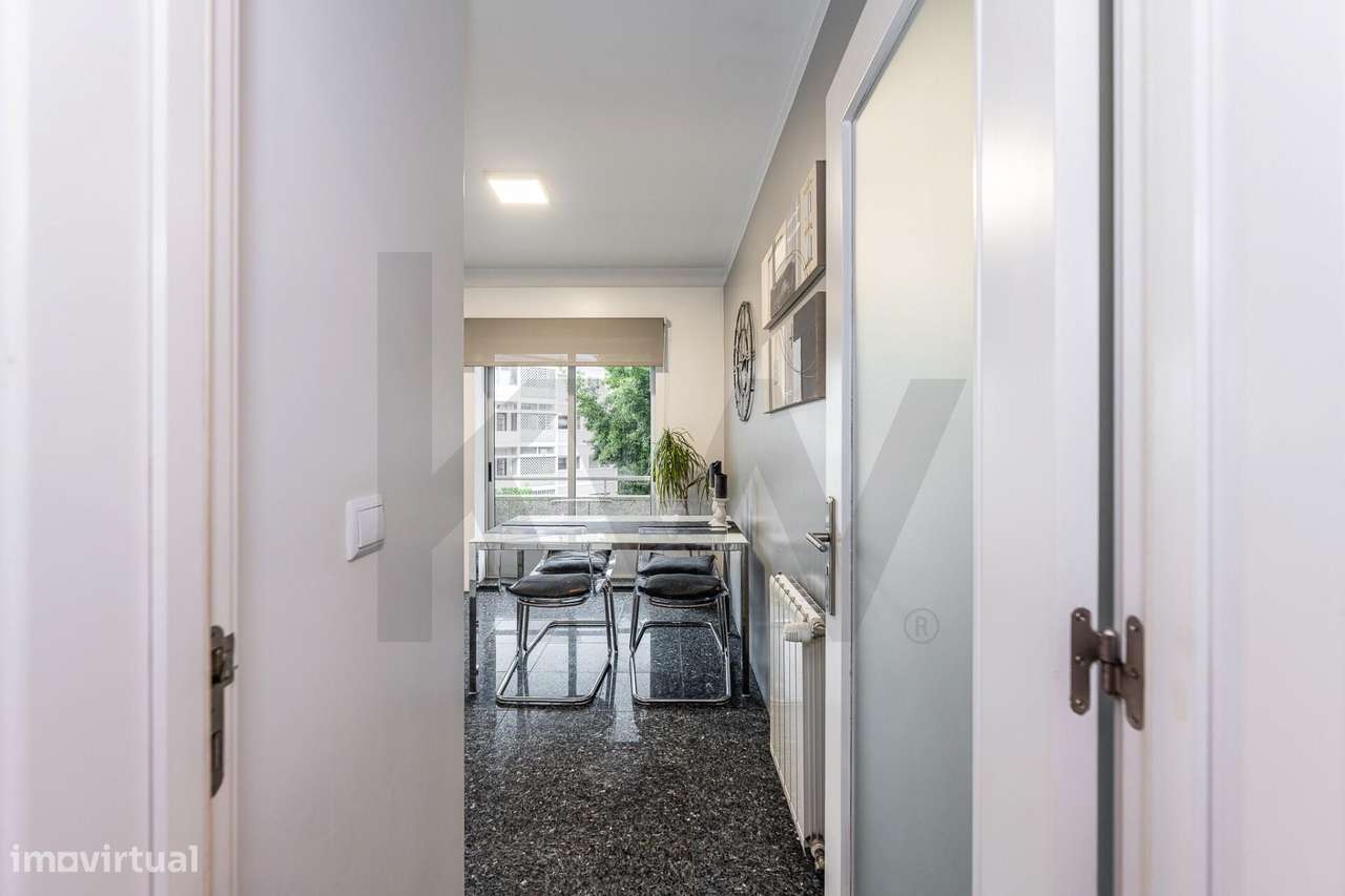 Excelente T5  em Condominio Fechado a Marechal Gomes da Costa, Porto-25