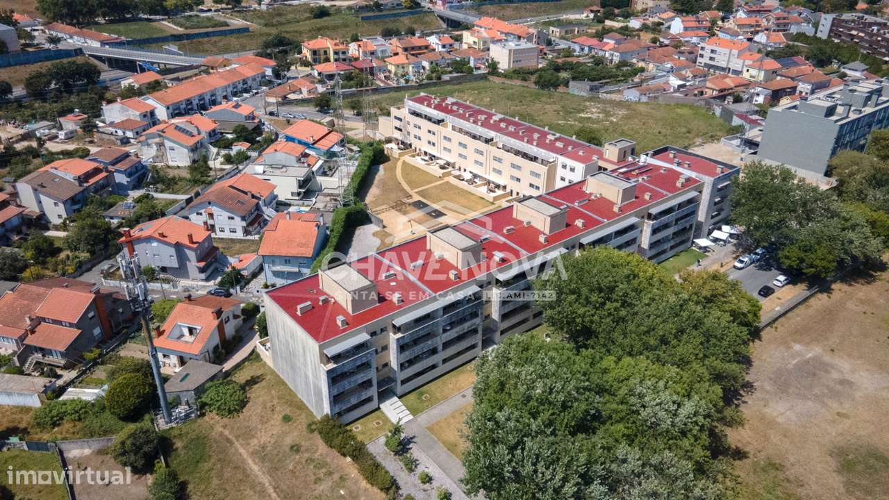 T3 em Matosinhos | Áreas Generosas, Garagem Box e Varanda Vista Mar-34