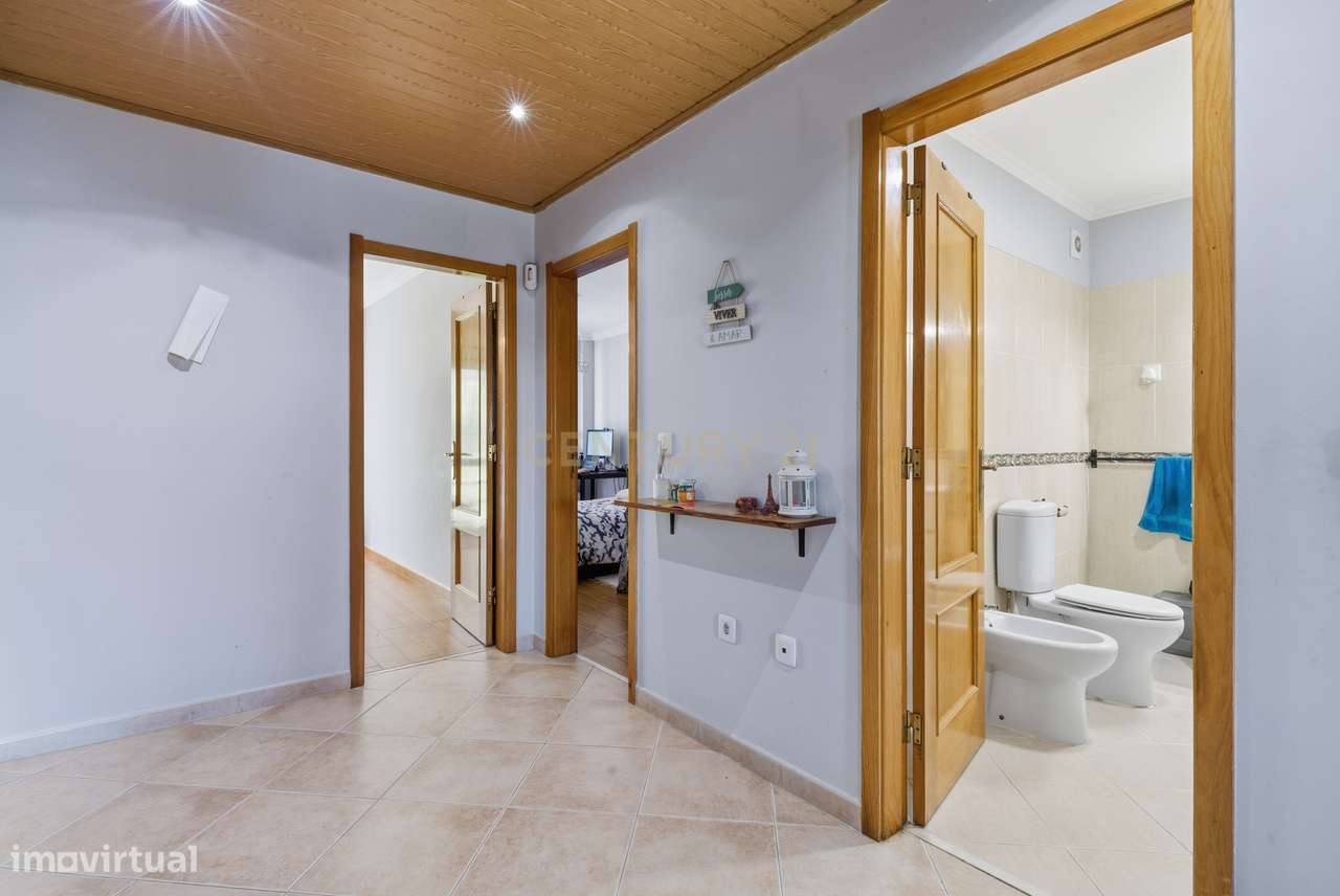 Apartamento T2 com Parqueamento no Centro da Moita — A 30 Minutos de L-4
