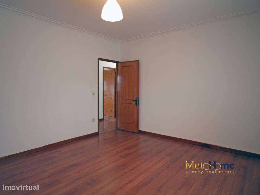 Moradia de 4 frentes em Perosinho-24