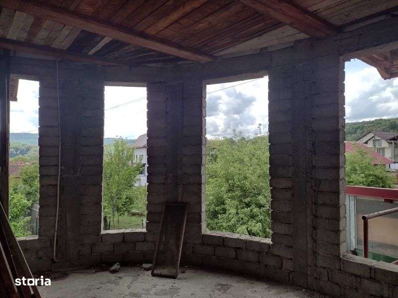 Vanz. Casa 373 mp, 2000 teren 6 km Rm Valcea acces privilegiat DN7 - Imagine principală: 5/8