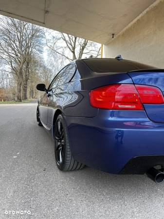 BMW Seria 3 335xi - 23