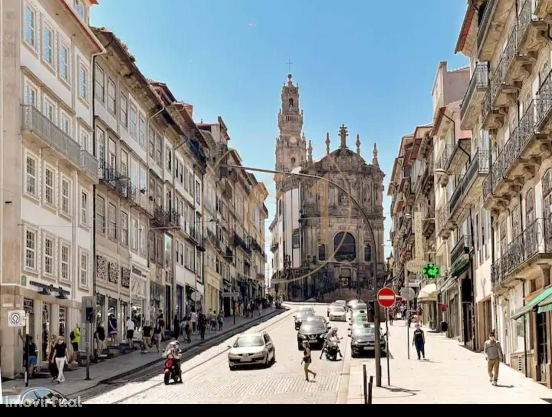 Excelente T1 no Largo dos Loios num Edifício Histórico com excelentes