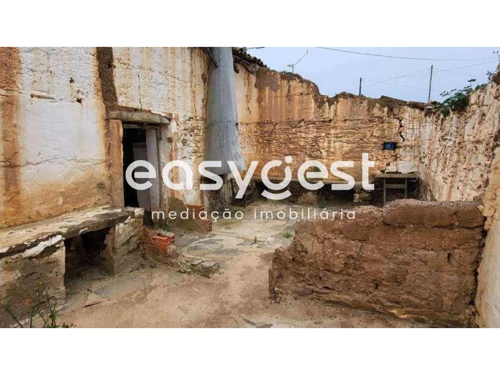 Monte Alentejano localizado na freguesia de Santana da Serra - Grande imagem: 4/18