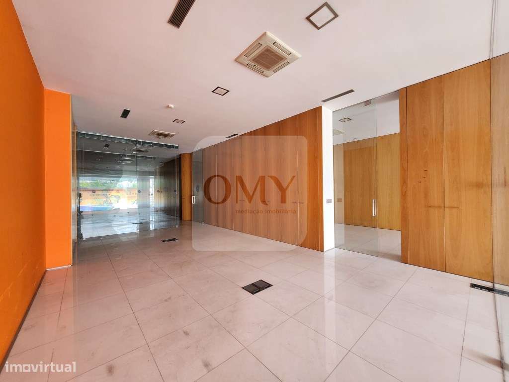 Imóvel Arrendado | Loja de 180m2 Junto ao Nosso Shopping - Grande imagem: 2/16