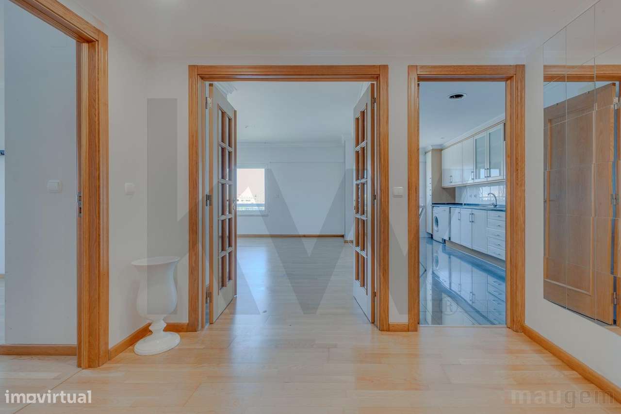 T3 Renovado com Lugar de Garagem e Arrecadação | 133 m2 | Prior Velho-10