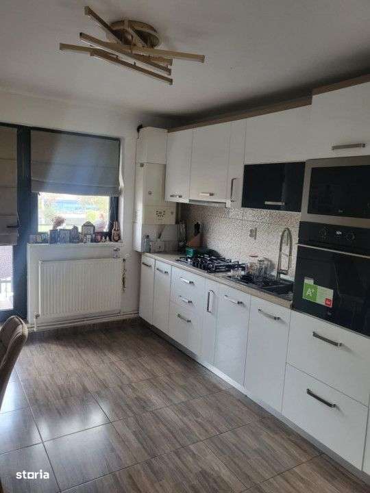 - Apartament 2 camere, zona Bariera, etaj intermediar. - Imagine principală: 2/8