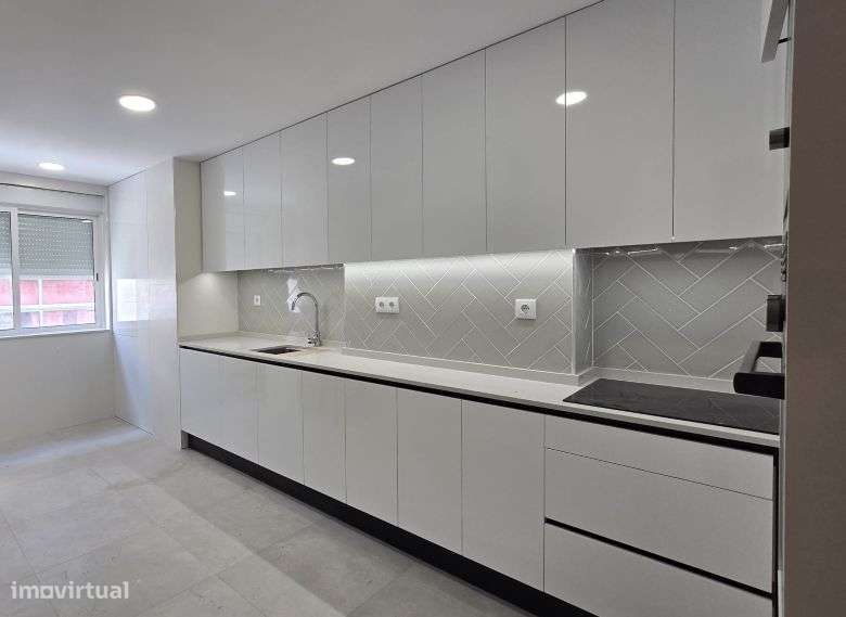 T3 Remodelado, com cozinha equipada às Portas de Benfica-59