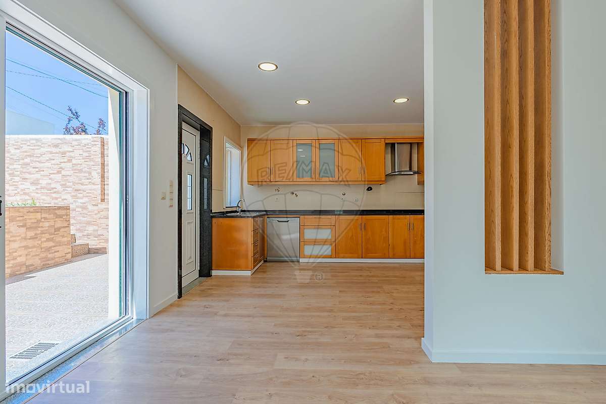 Moradia T2 para venda-0